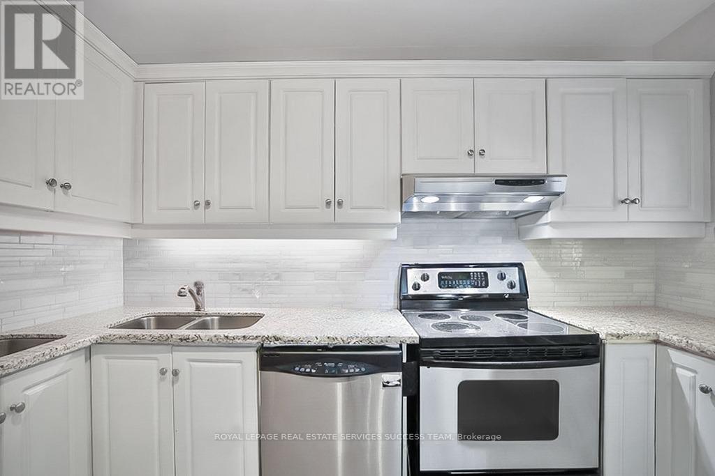 494 Summerhill Avenue, Toronto, ON - Indoor Photo Showing Kitchen With Double Sink With Upgraded Kitchen