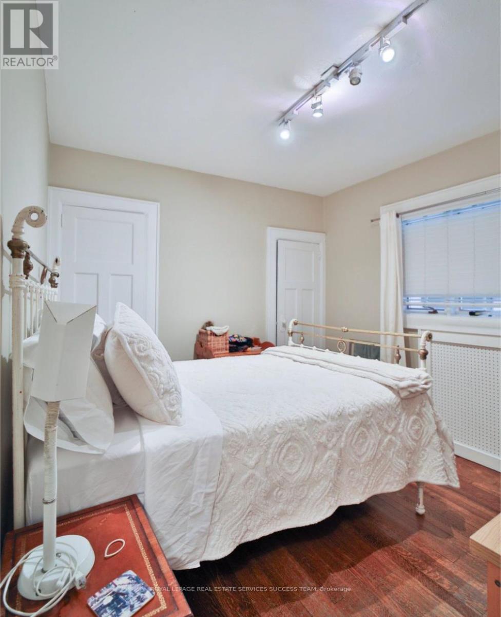 494 Summerhill Avenue, Toronto, ON - Indoor Photo Showing Bedroom