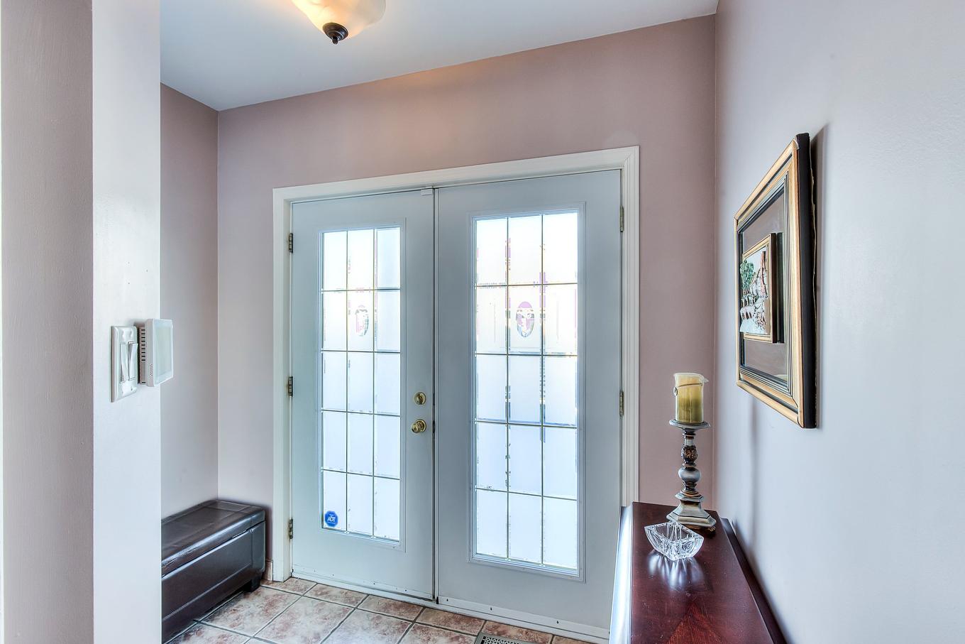 Hall d'entrée/Vestibule - 565 Rue Bisaillon, Laval (Sainte-Dorothée), QC - Indoor Photo Showing Other Room