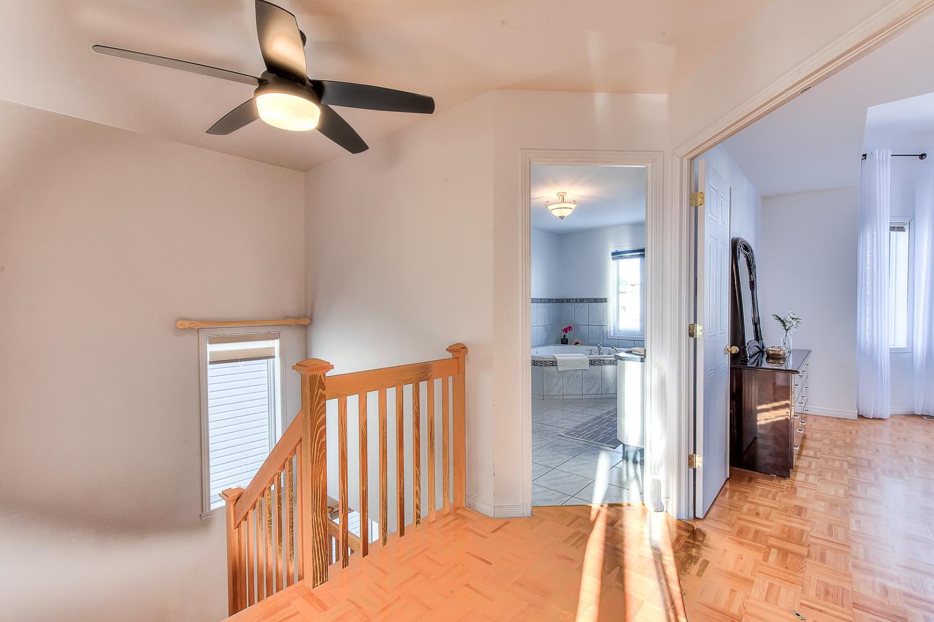 Vue d'ensemble - 565 Rue Bisaillon, Laval (Sainte-Dorothée), QC - Indoor Photo Showing Other Room