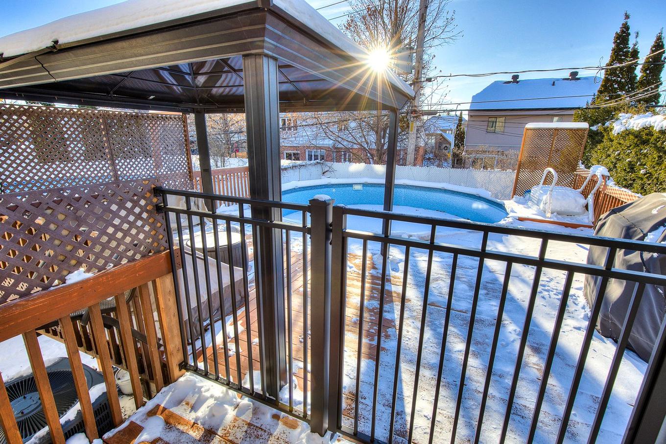 Cour - 565 Rue Bisaillon, Laval (Sainte-Dorothée), QC - Outdoor With Exterior