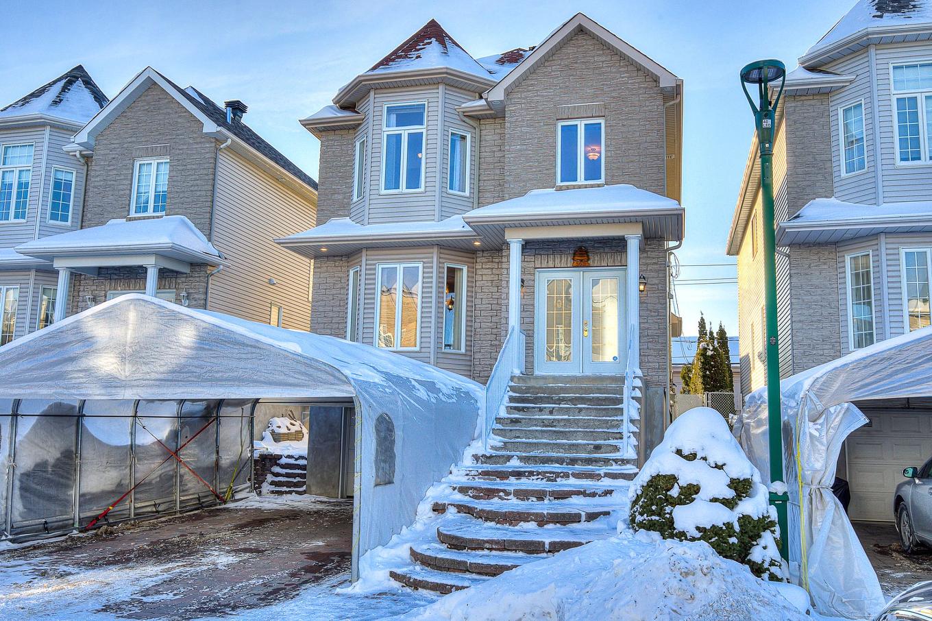 Façade - 565 Rue Bisaillon, Laval (Sainte-Dorothée), QC - Outdoor With Facade
