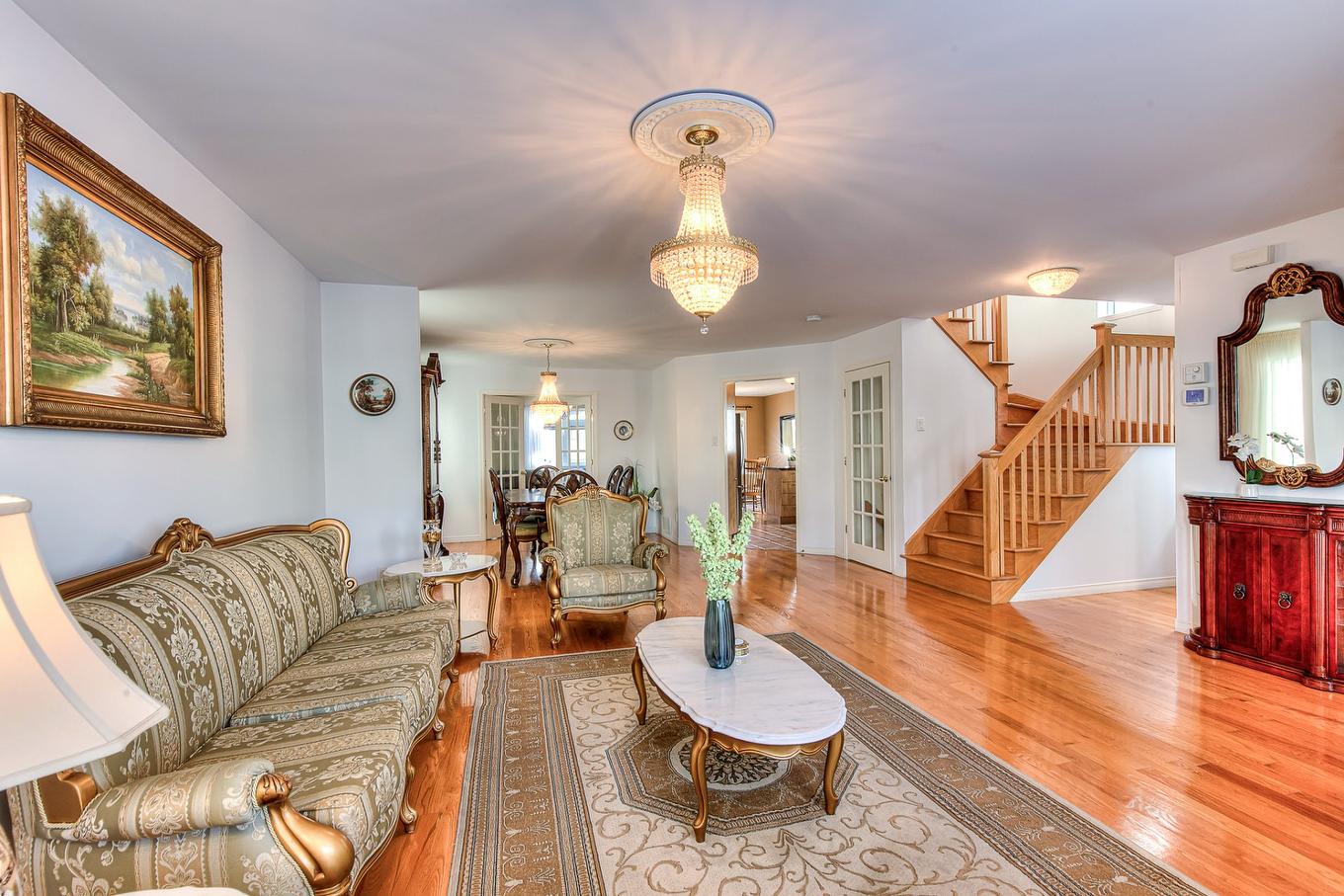 Salon - 565 Rue Bisaillon, Laval (Sainte-Dorothée), QC - Indoor Photo Showing Living Room