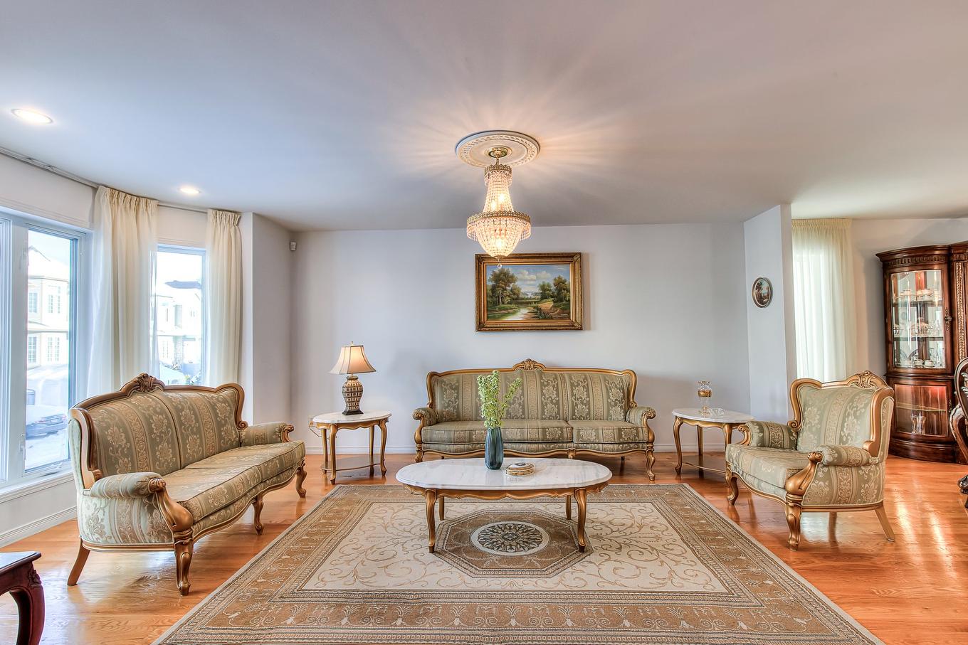 Salon - 565 Rue Bisaillon, Laval (Sainte-Dorothée), QC - Indoor Photo Showing Living Room