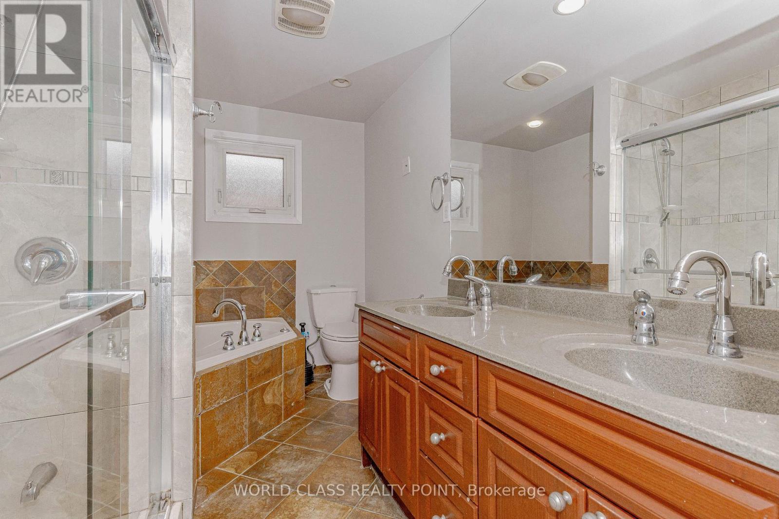 4 Dafoe Crescent, Brampton, ON - Indoor Photo Showing Bathroom