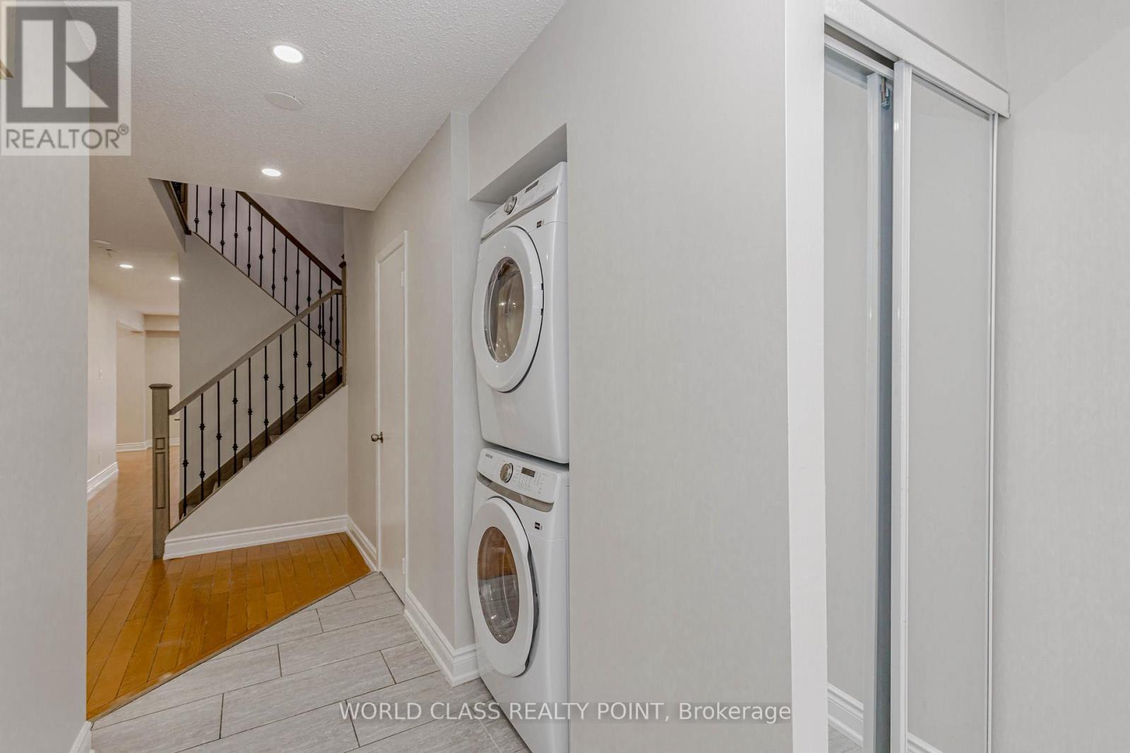 4 Dafoe Crescent, Brampton, ON - Indoor Photo Showing Laundry Room