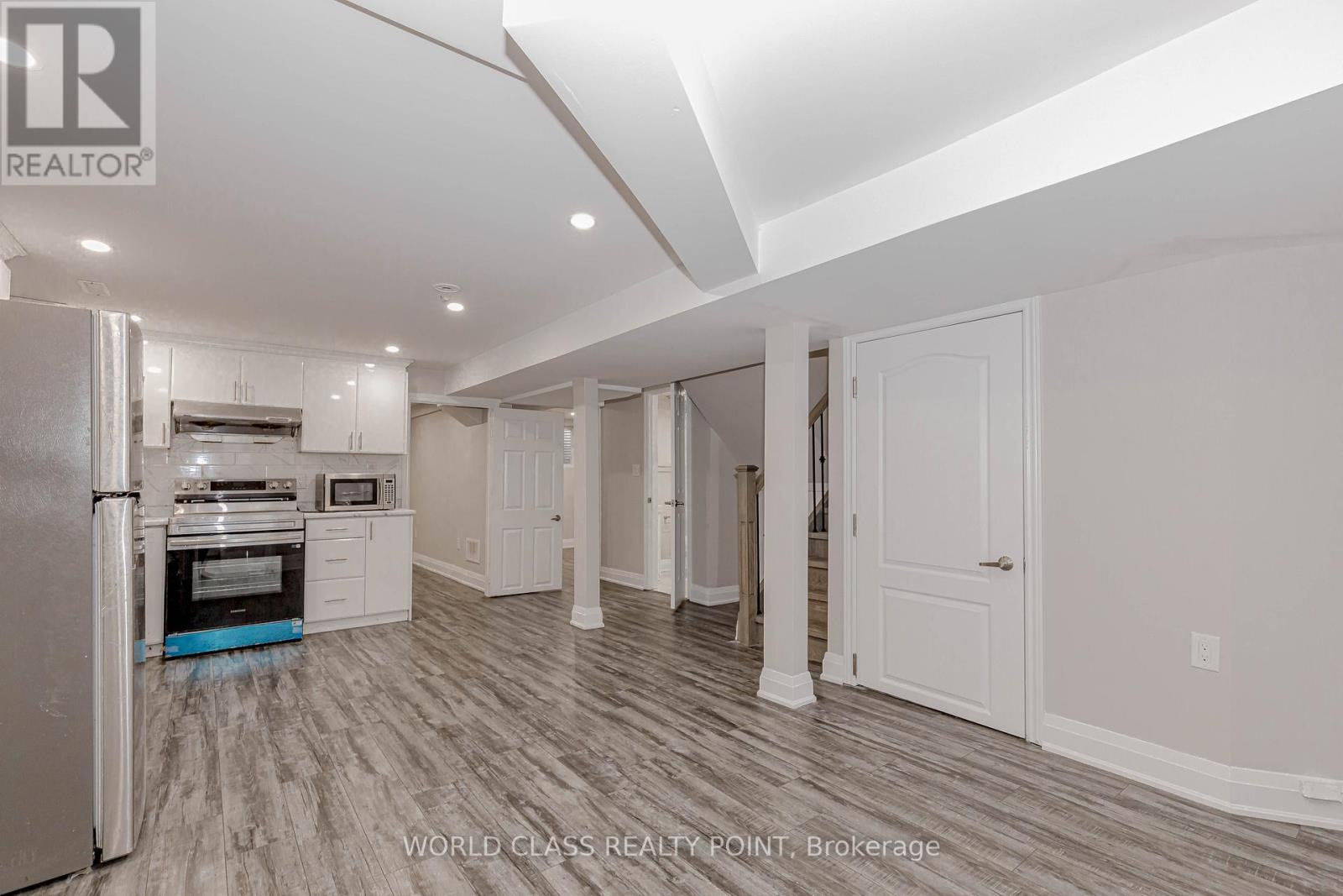 4 Dafoe Crescent, Brampton, ON - Indoor