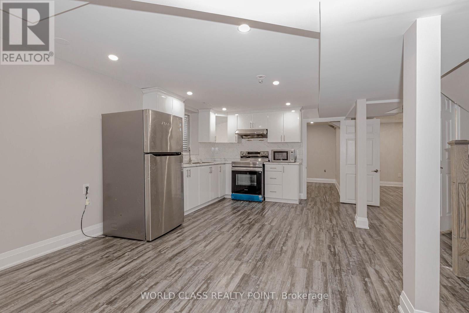 4 Dafoe Crescent, Brampton, ON - Indoor Photo Showing Kitchen