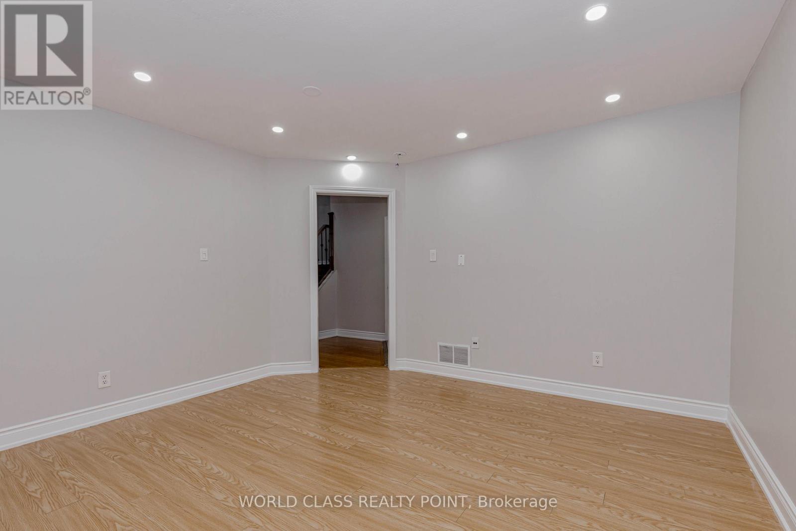 4 Dafoe Crescent, Brampton, ON - Indoor Photo Showing Other Room