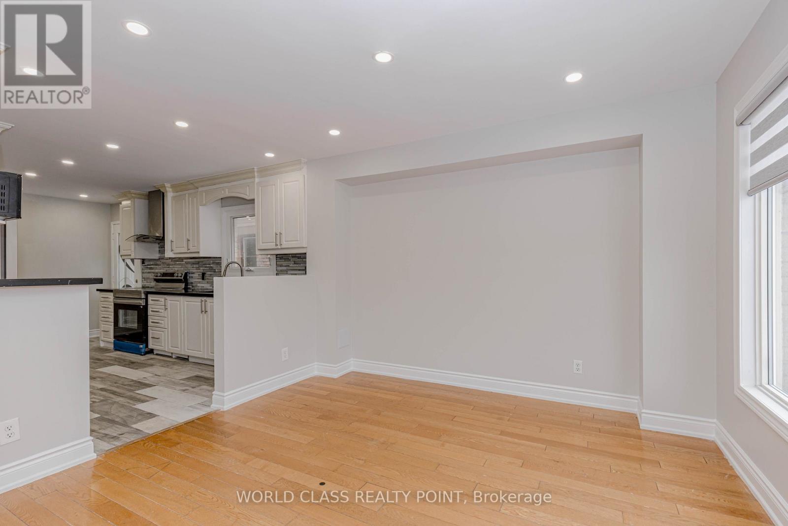 4 Dafoe Crescent, Brampton, ON - Indoor