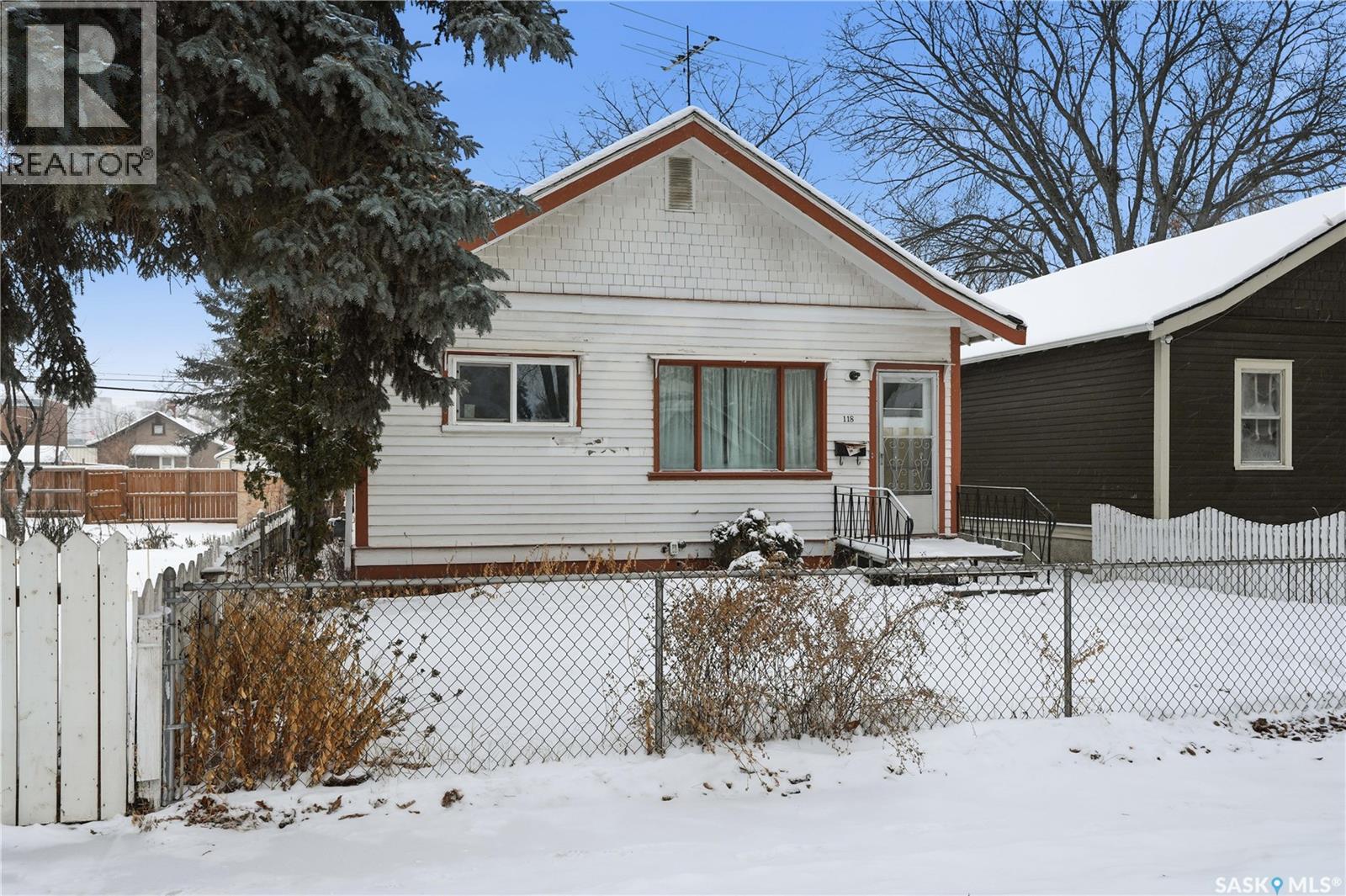 118 E Avenue S, Saskatoon, SK - Outdoor