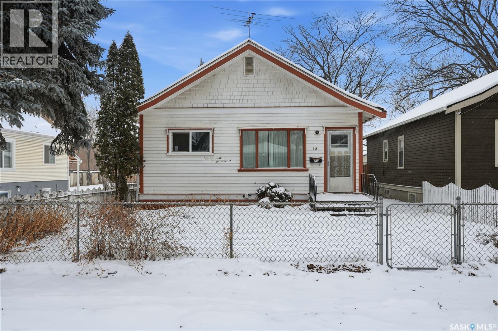 118 E Avenue S, Saskatoon, SK - Outdoor
