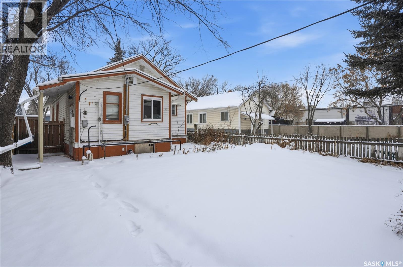 118 E Avenue S, Saskatoon, SK - Outdoor