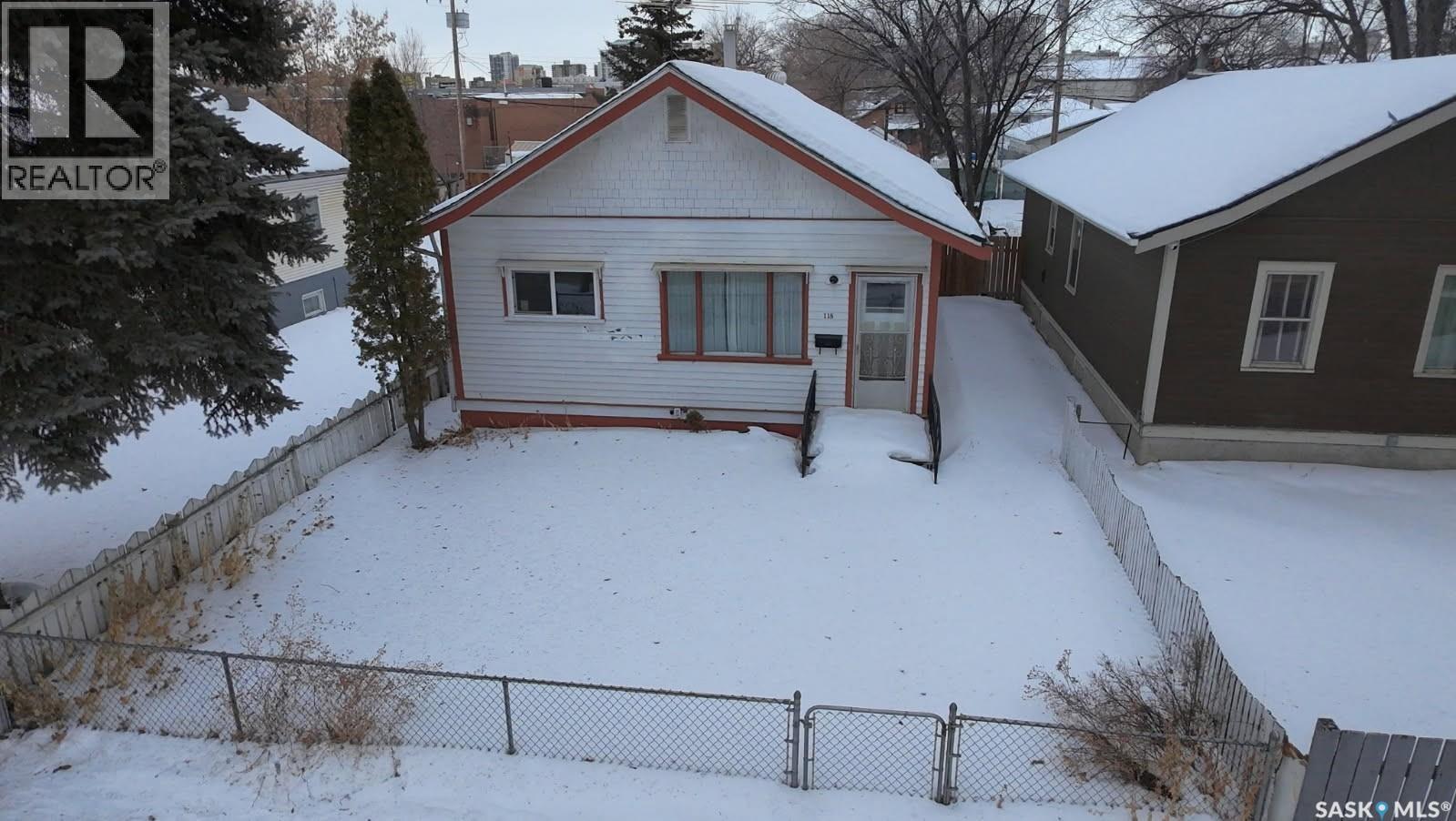 118 E Avenue S, Saskatoon, SK - Outdoor