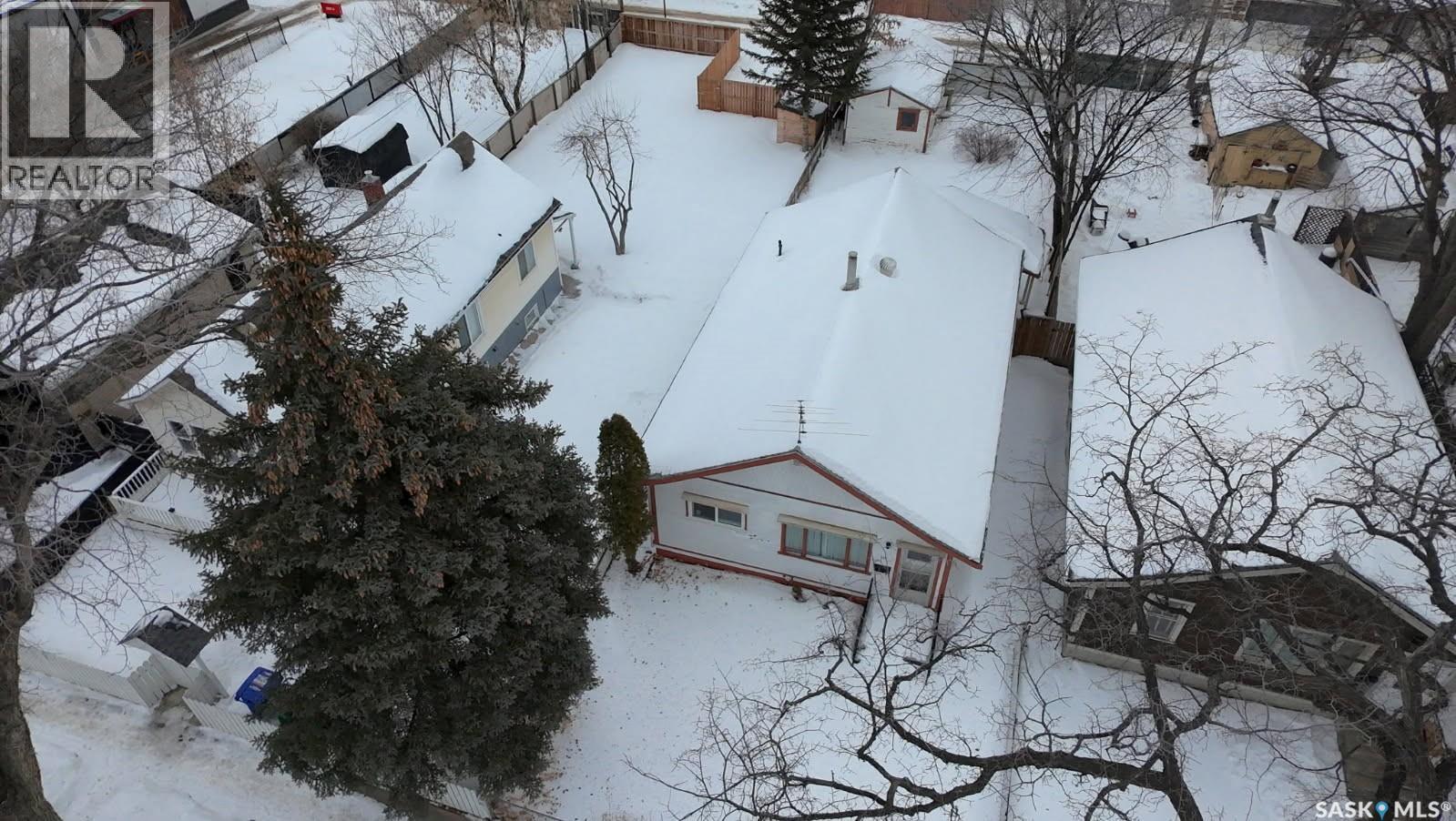 118 E Avenue S, Saskatoon, SK - Outdoor