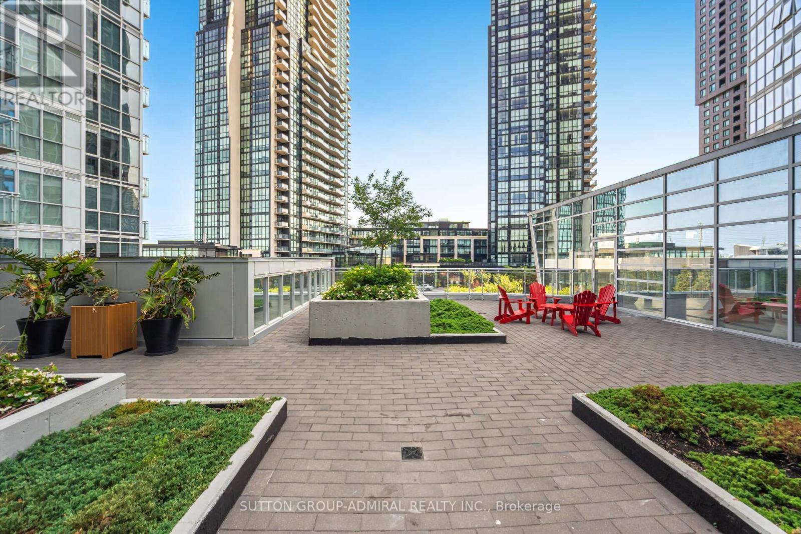 2908 Highway 7, Vaughan, ON - Outdoor With Facade