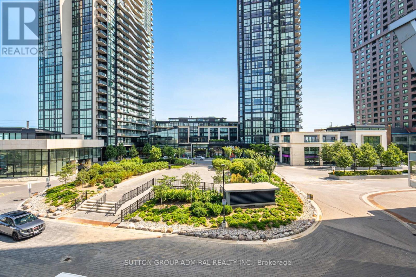 2908 Highway 7, Vaughan, ON - Outdoor With Facade