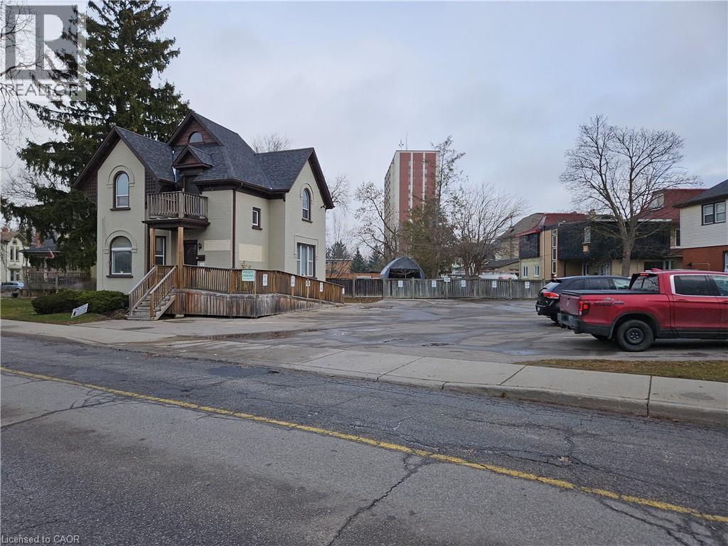 6 parking spaces included in lease - 100 E Lancaster Street E, Kitchener, ON
