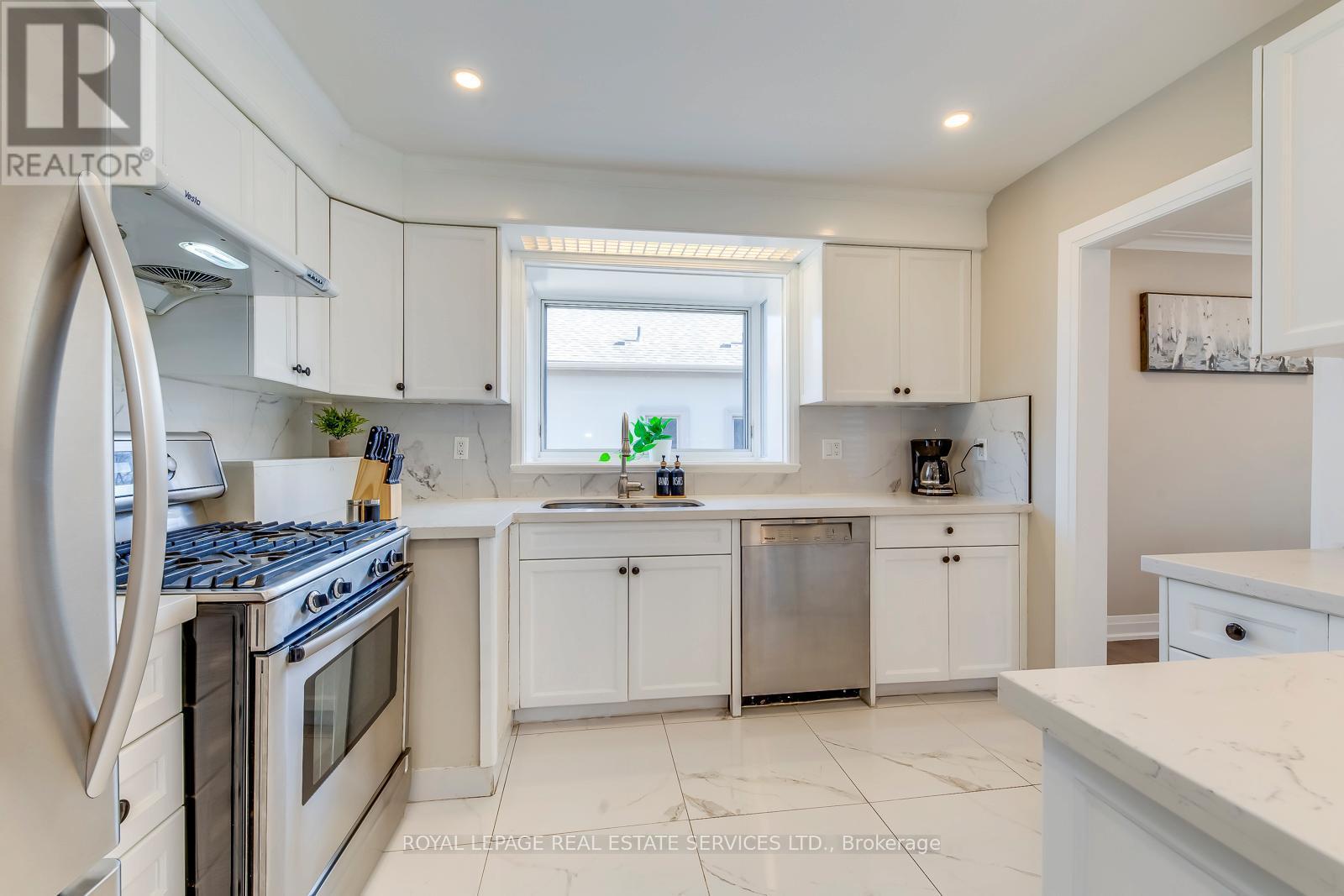 577 Trudale Court, Oakville, ON - Indoor Photo Showing Kitchen