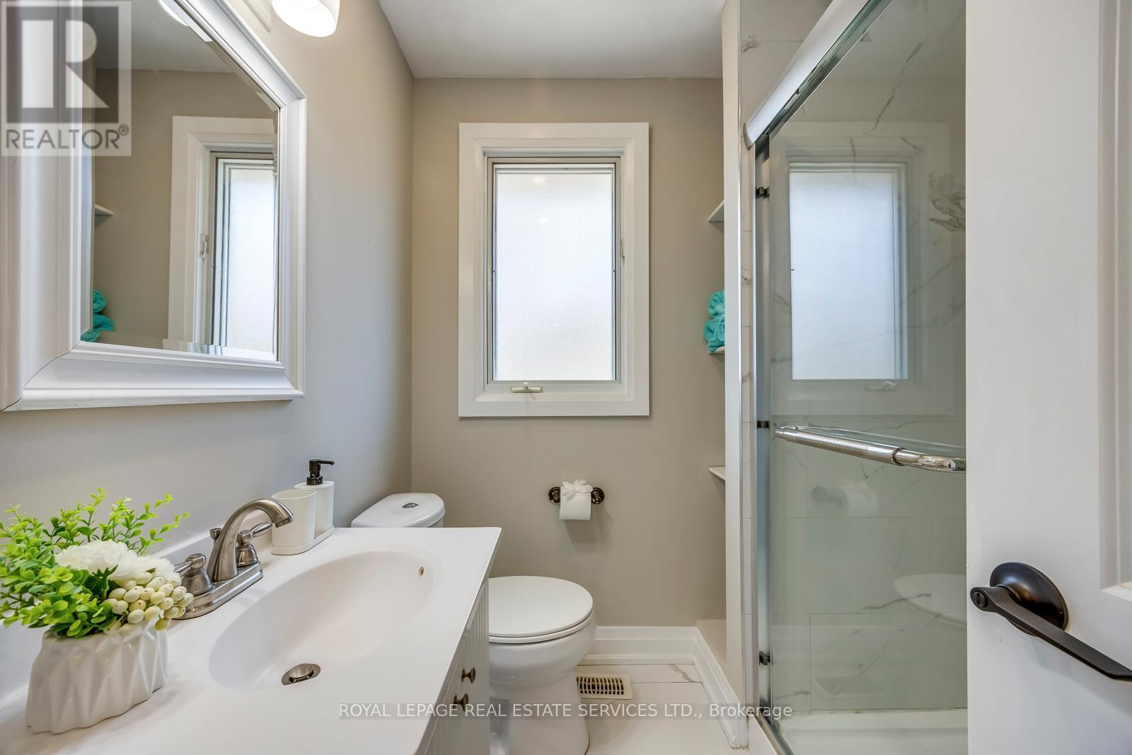 577 Trudale Court, Oakville, ON - Indoor Photo Showing Bathroom