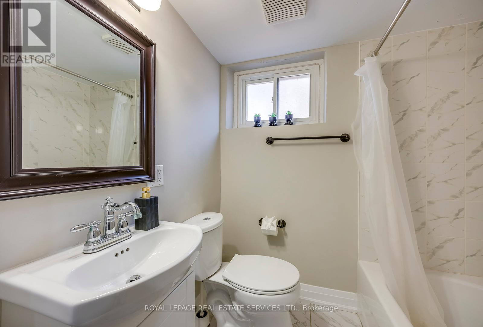 577 Trudale Court, Oakville, ON - Indoor Photo Showing Bathroom