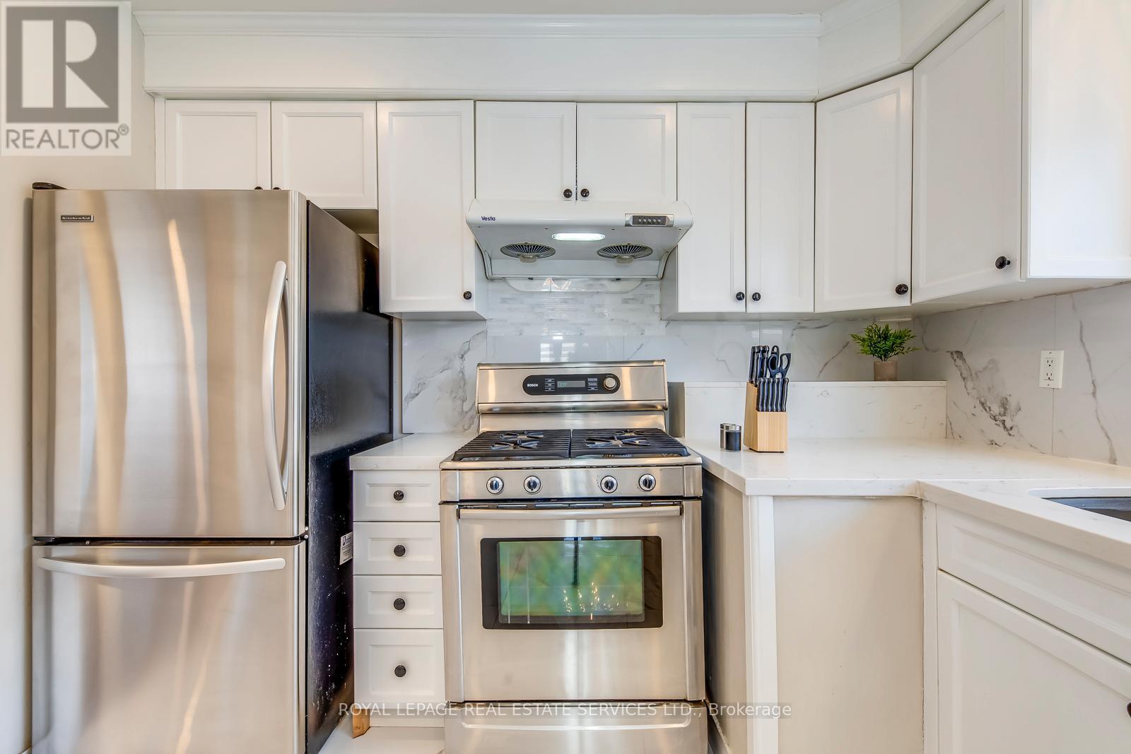 577 Trudale Court, Oakville, ON - Indoor Photo Showing Kitchen