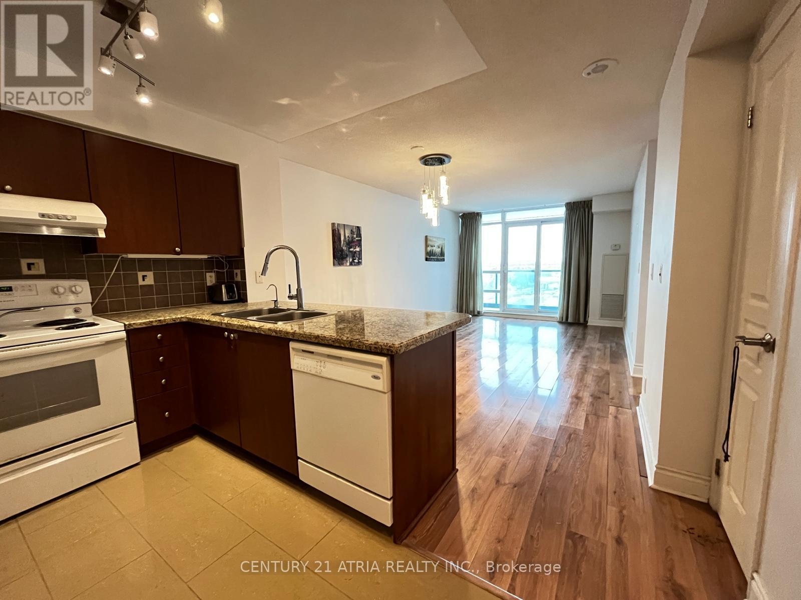 818 - 55 South Town Centre Boulevard, Markham, ON - Indoor Photo Showing Kitchen With Double Sink