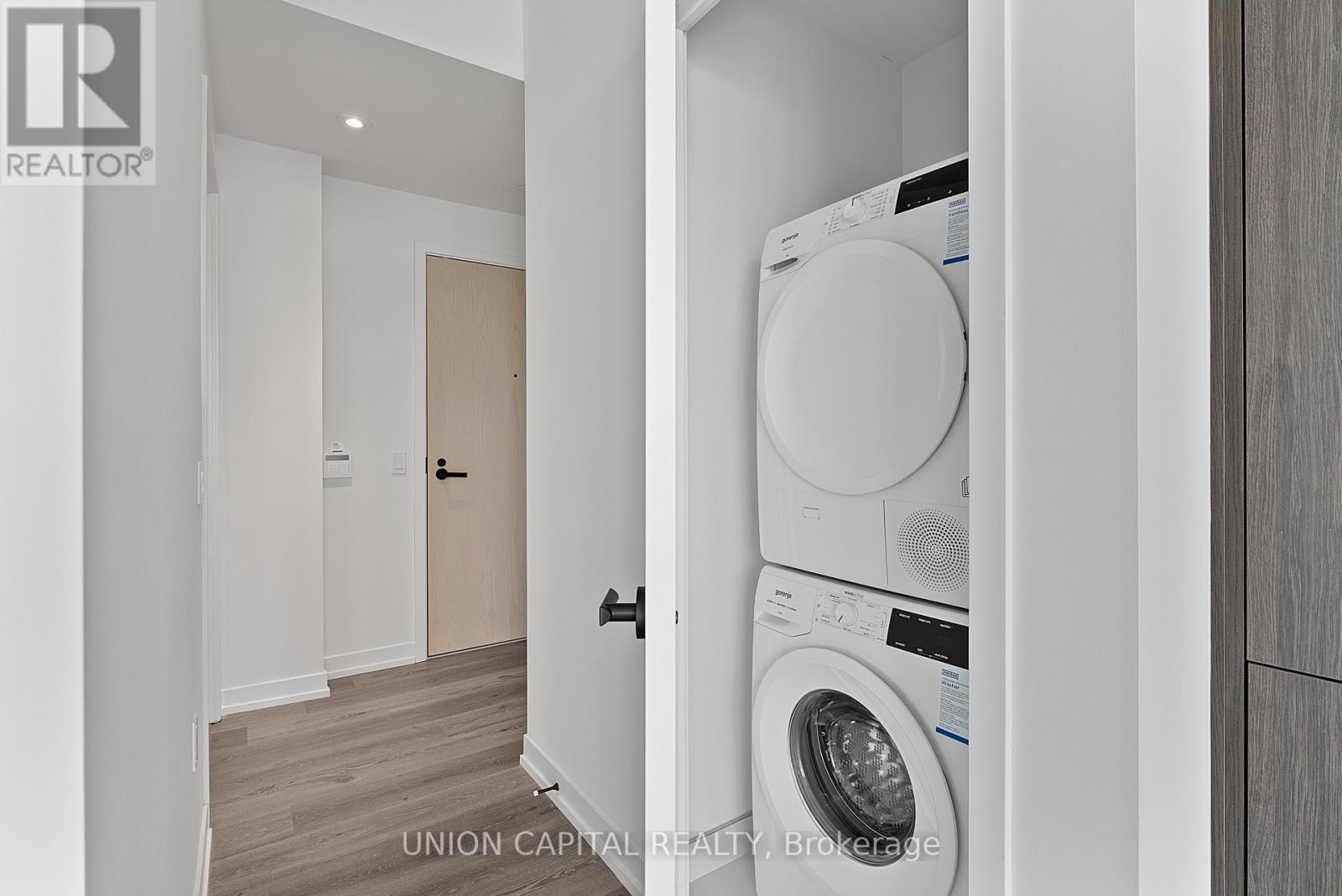 3109 - 225 Commerce Street, Vaughan, ON - Indoor Photo Showing Laundry Room