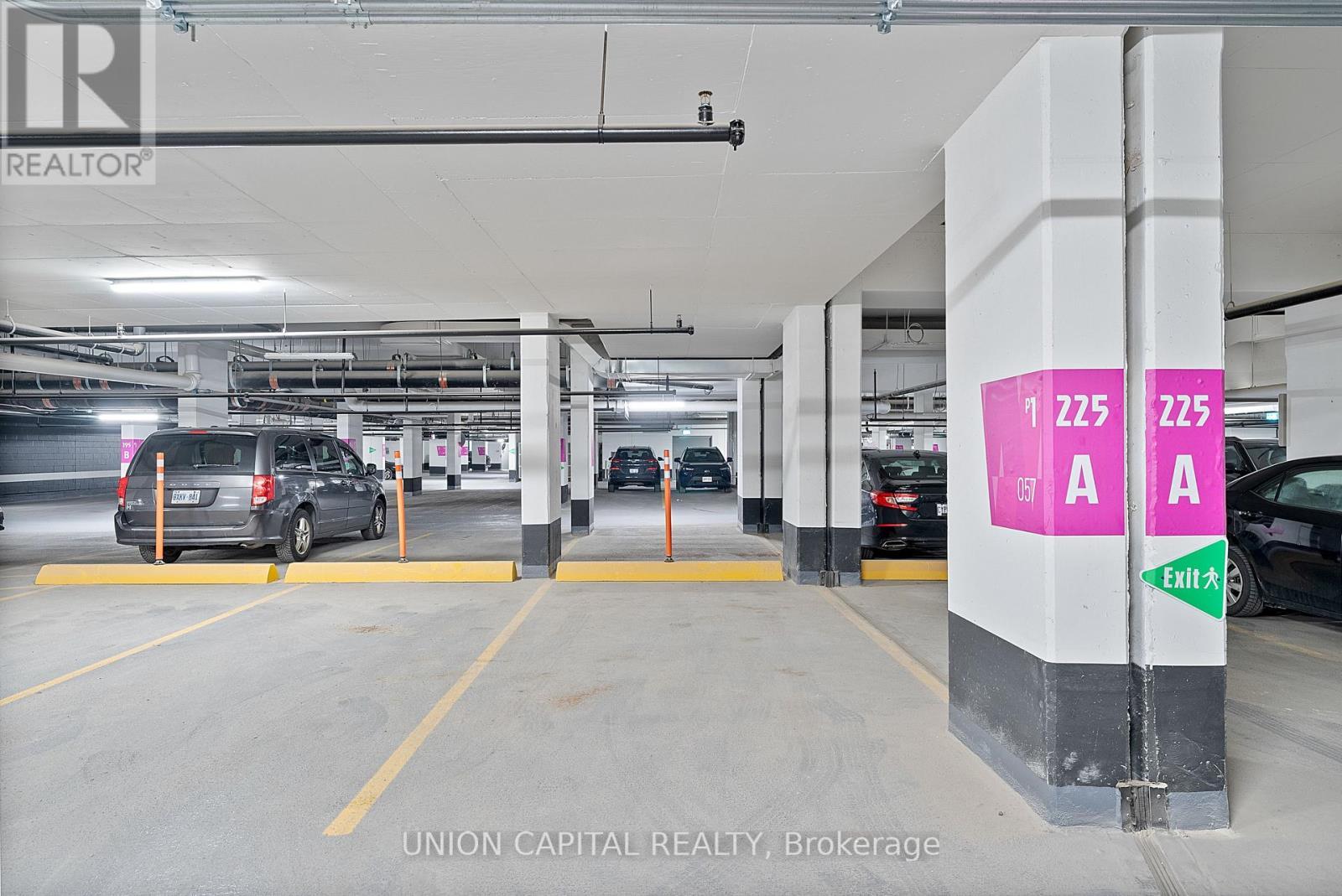 3109 - 225 Commerce Street, Vaughan, ON - Indoor Photo Showing Garage