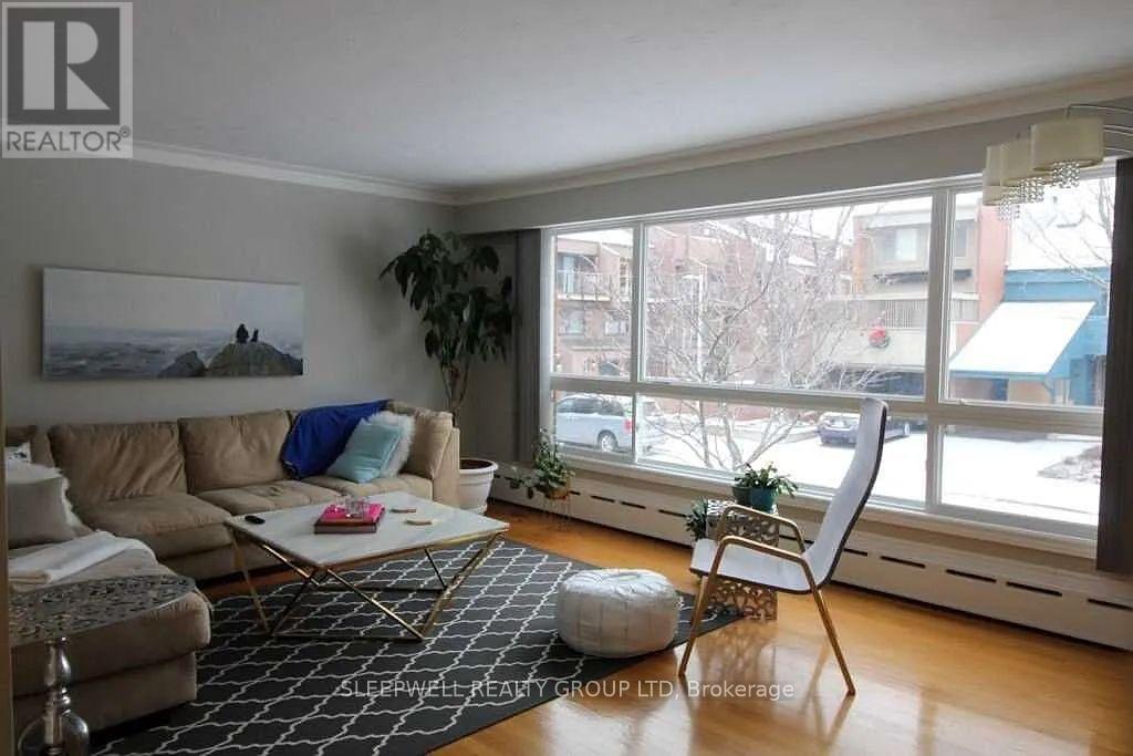 3 - 264 Bruyere Street, Ottawa, ON - Indoor Photo Showing Living Room