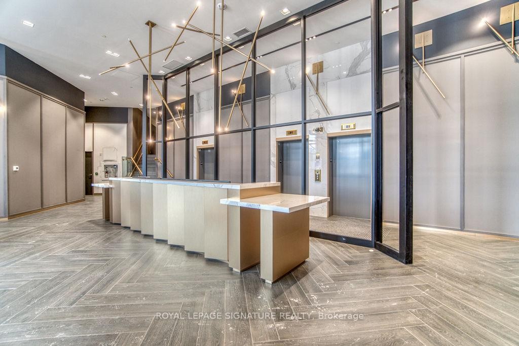 159-405 Dundas Street W, Oakville, ON