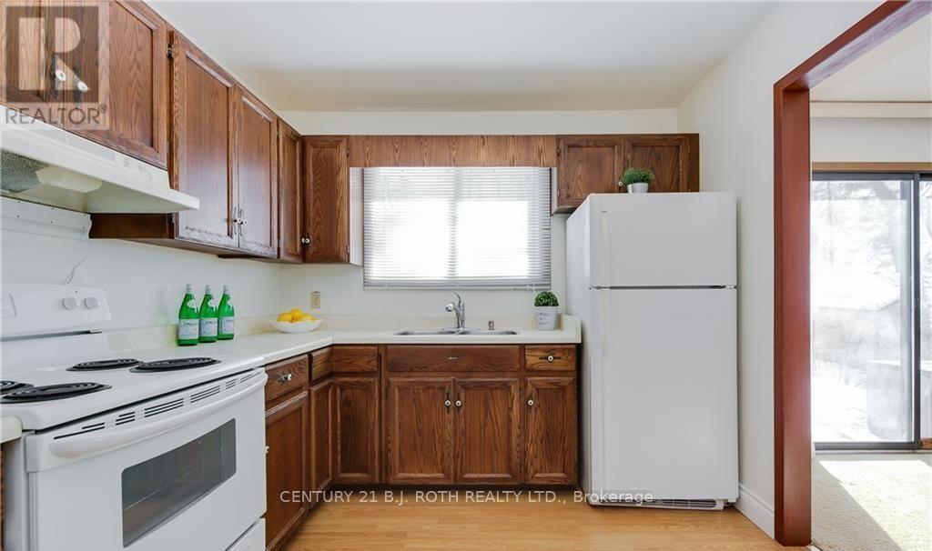 787 Innisfil Beach Road, Innisfil, ON - Indoor Photo Showing Kitchen With Double Sink