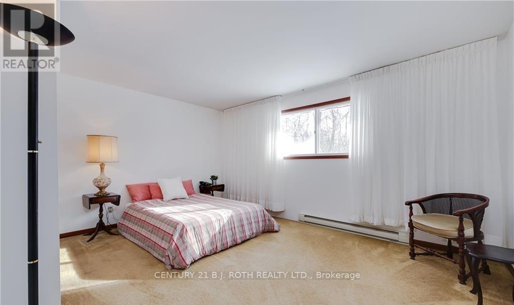 787 Innisfil Beach Road, Innisfil, ON - Indoor Photo Showing Bedroom
