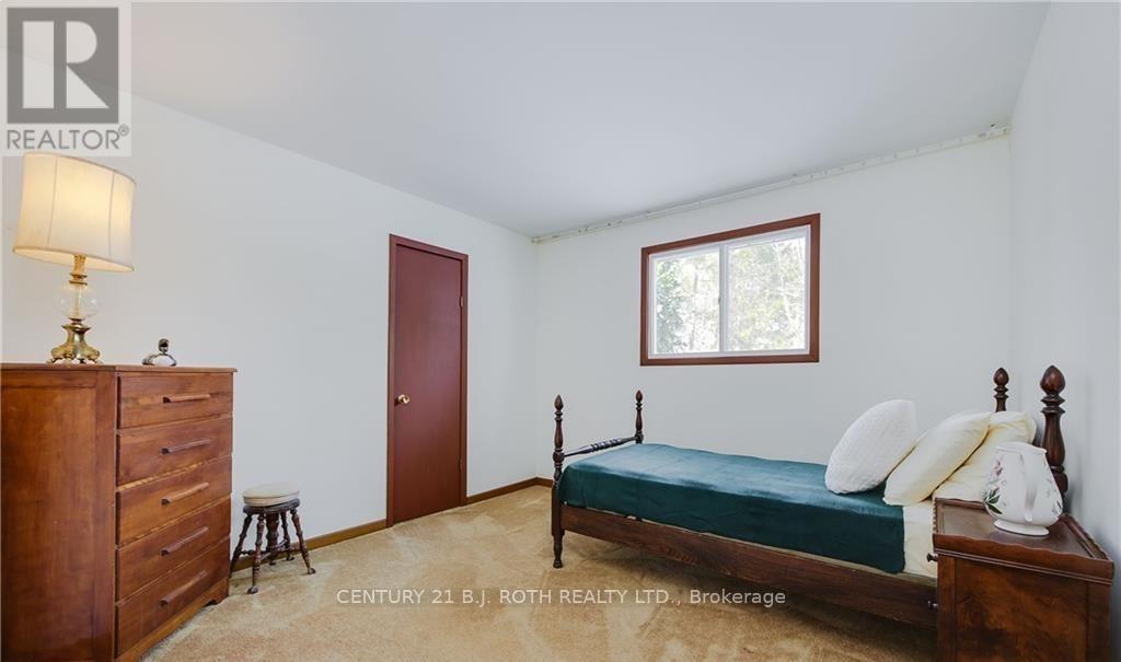 787 Innisfil Beach Road, Innisfil, ON - Indoor Photo Showing Bedroom