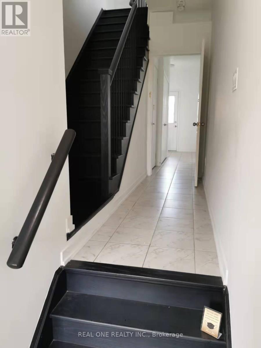 209 Harding Park Street, Newmarket, ON - Indoor Photo Showing Other Room