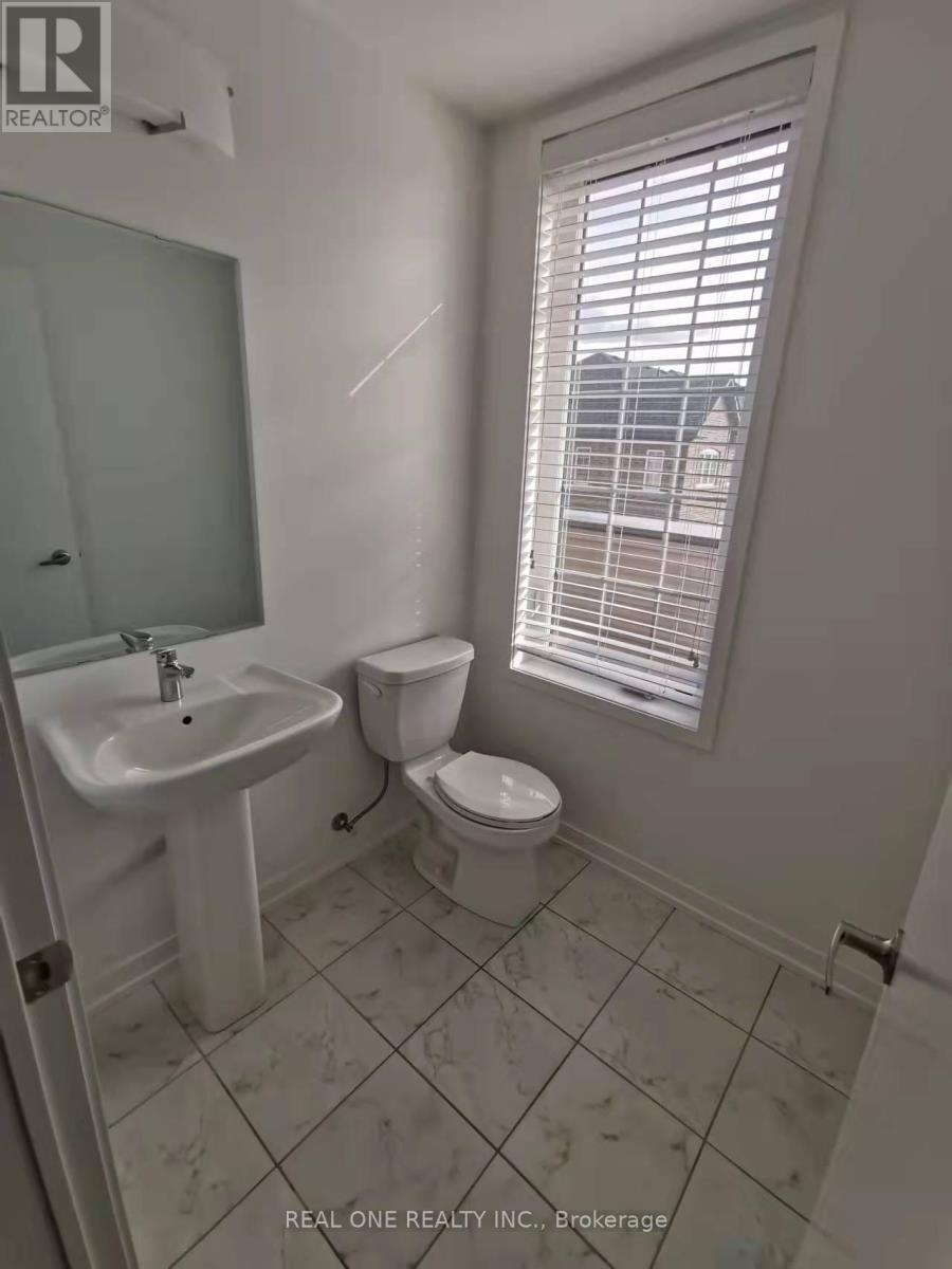 209 Harding Park Street, Newmarket, ON - Indoor Photo Showing Bathroom