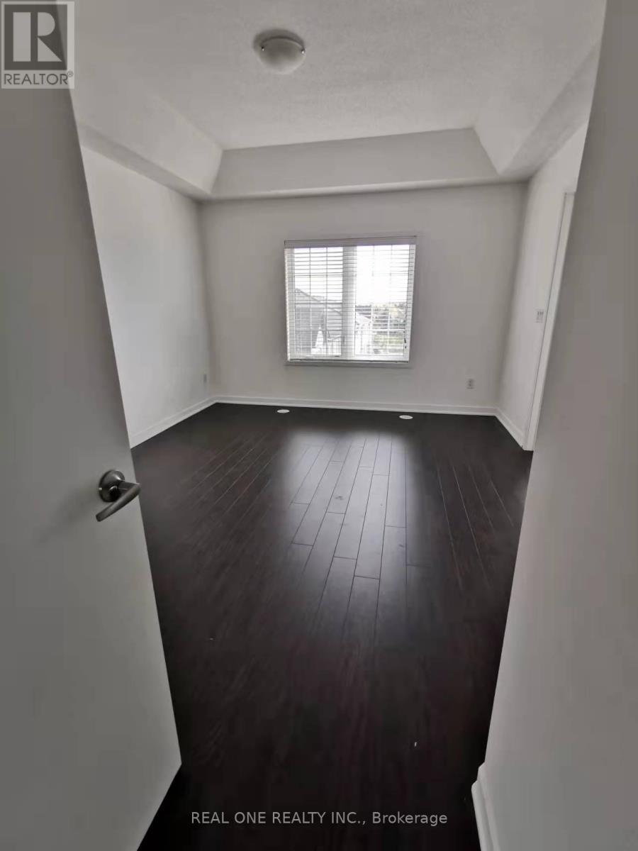 209 Harding Park Street, Newmarket, ON - Indoor Photo Showing Other Room