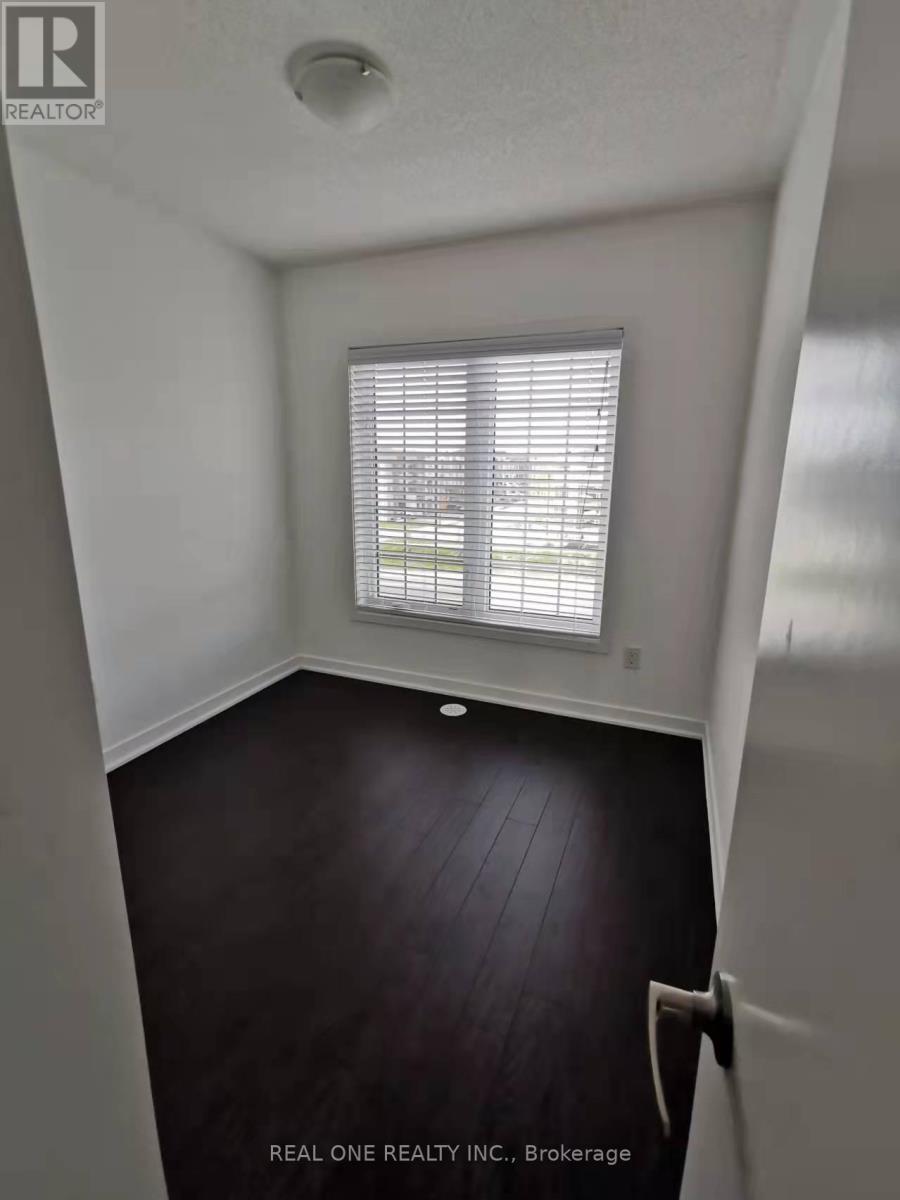 209 Harding Park Street, Newmarket, ON - Indoor Photo Showing Other Room