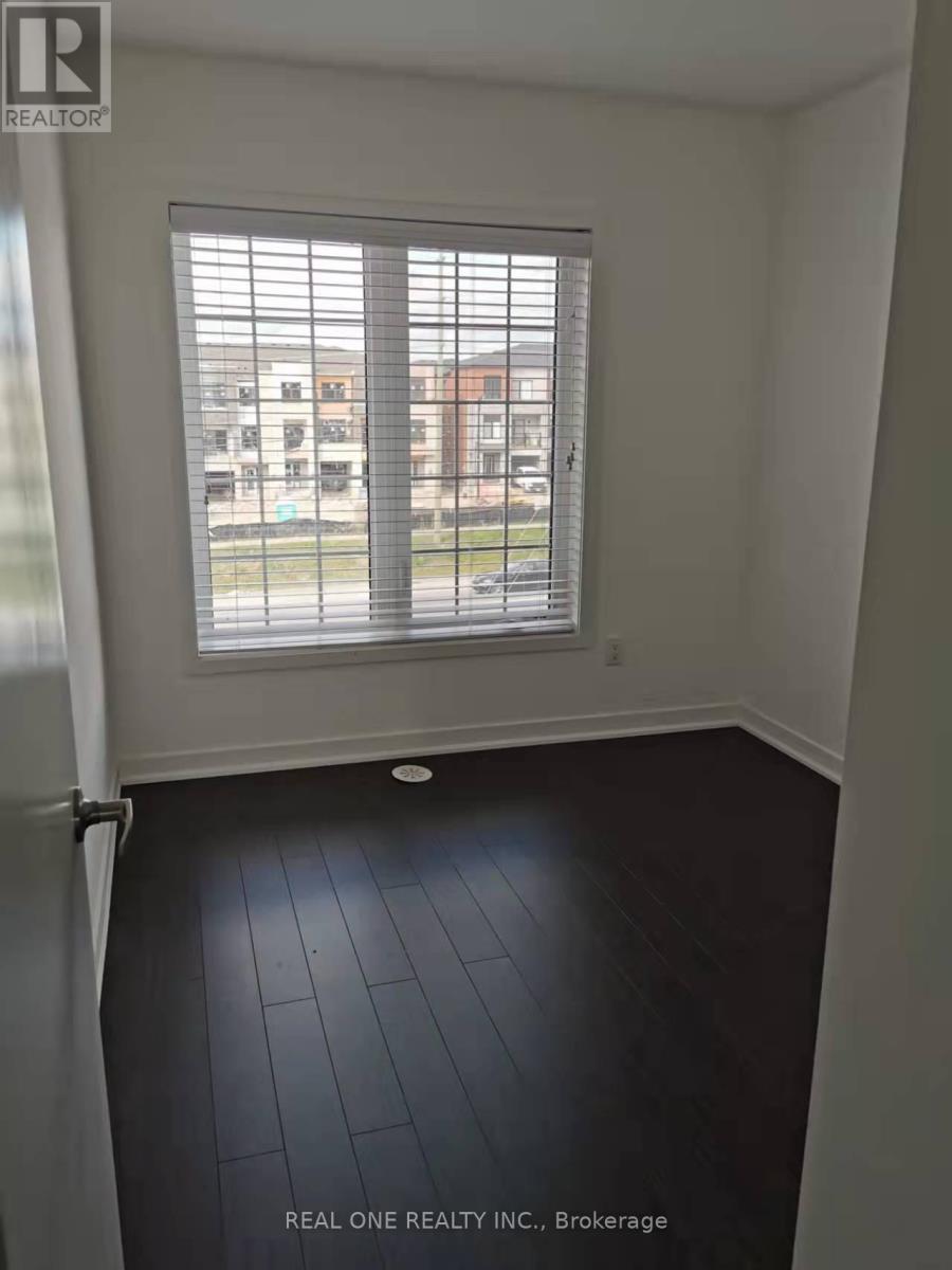 209 Harding Park Street, Newmarket, ON - Indoor Photo Showing Other Room