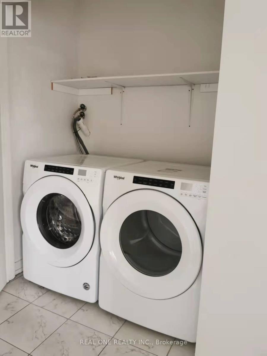 209 Harding Park Street, Newmarket, ON - Indoor Photo Showing Laundry Room