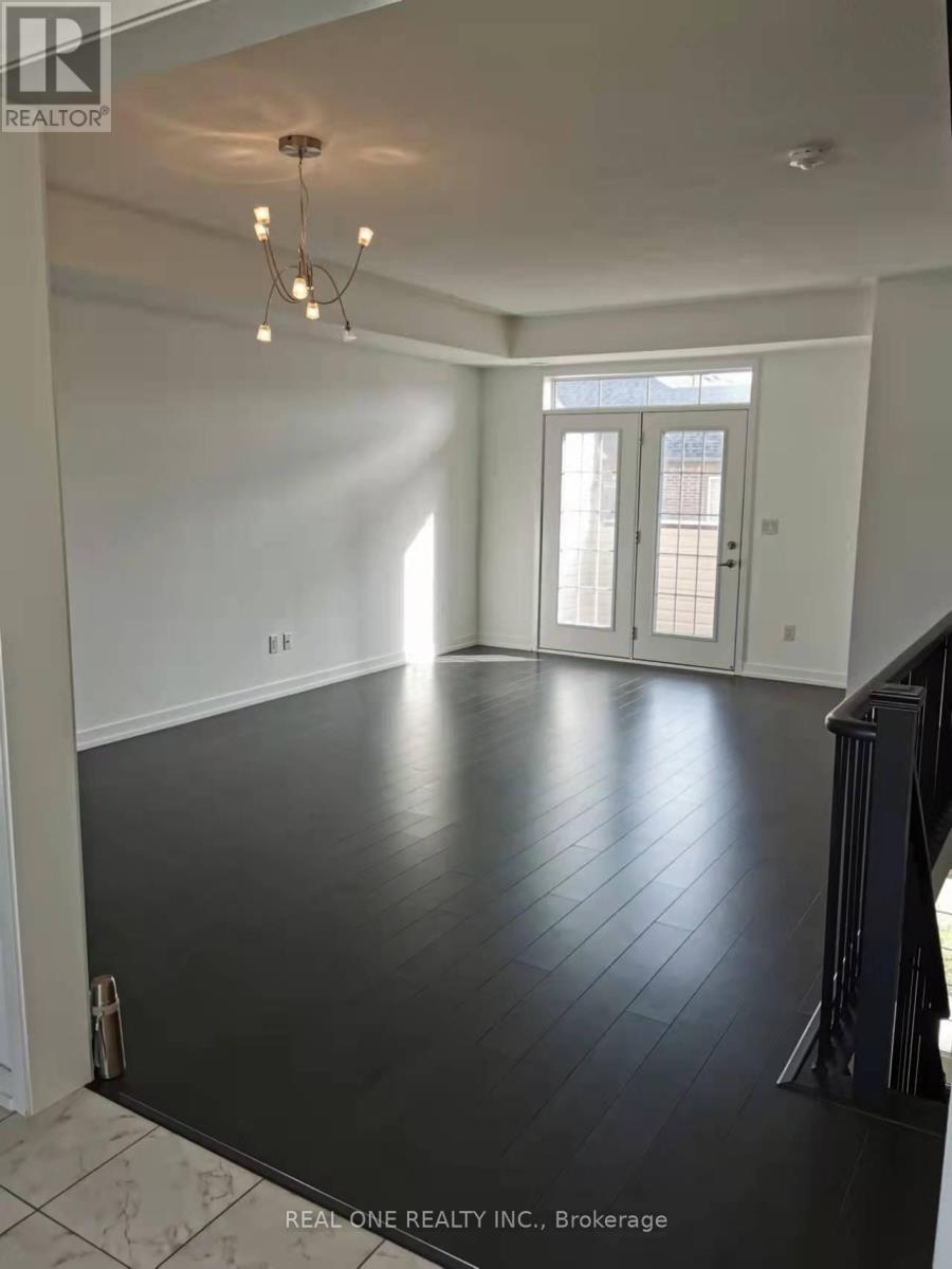 209 Harding Park Street, Newmarket, ON - Indoor Photo Showing Other Room