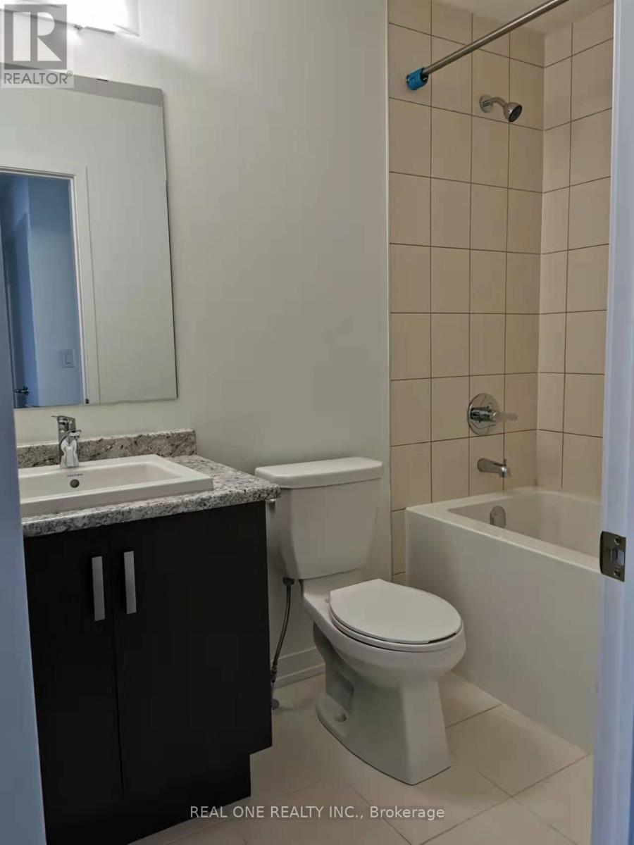 209 Harding Park Street, Newmarket, ON - Indoor Photo Showing Bathroom