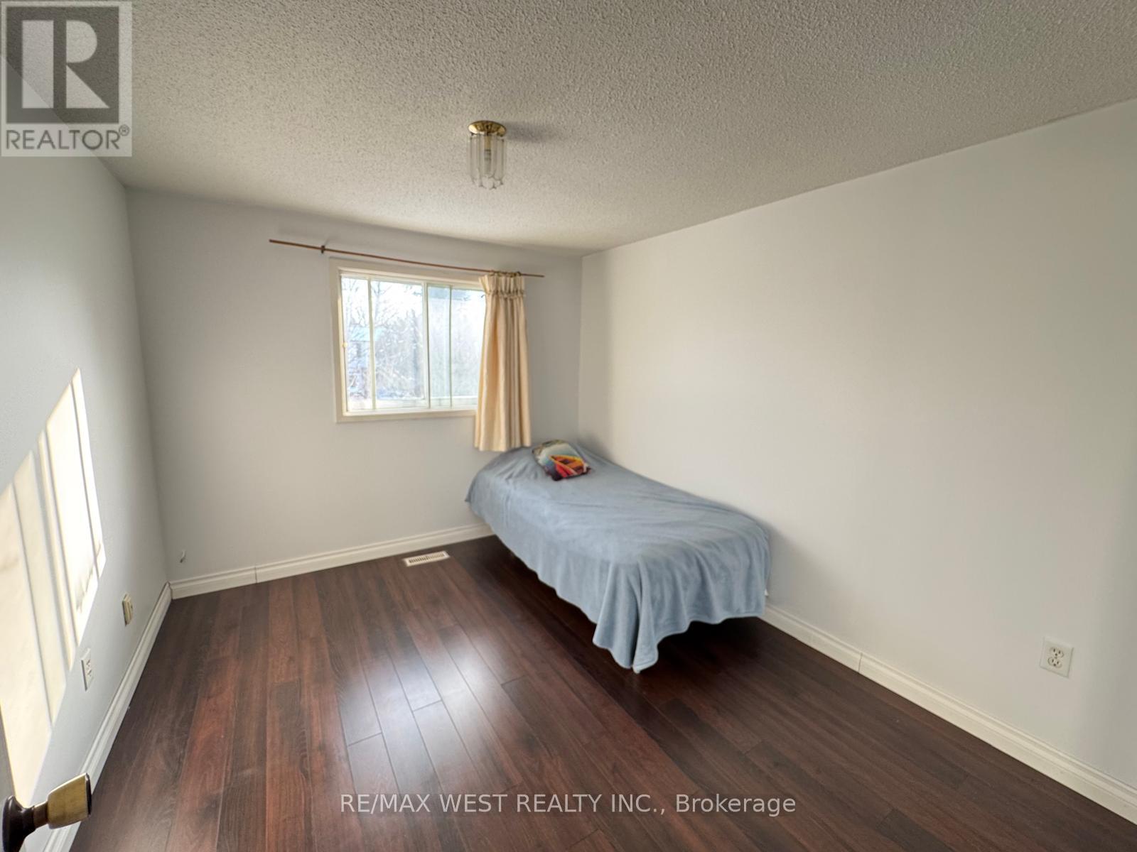 51 Michael Drive, Richmond Hill, ON - Indoor Photo Showing Bedroom