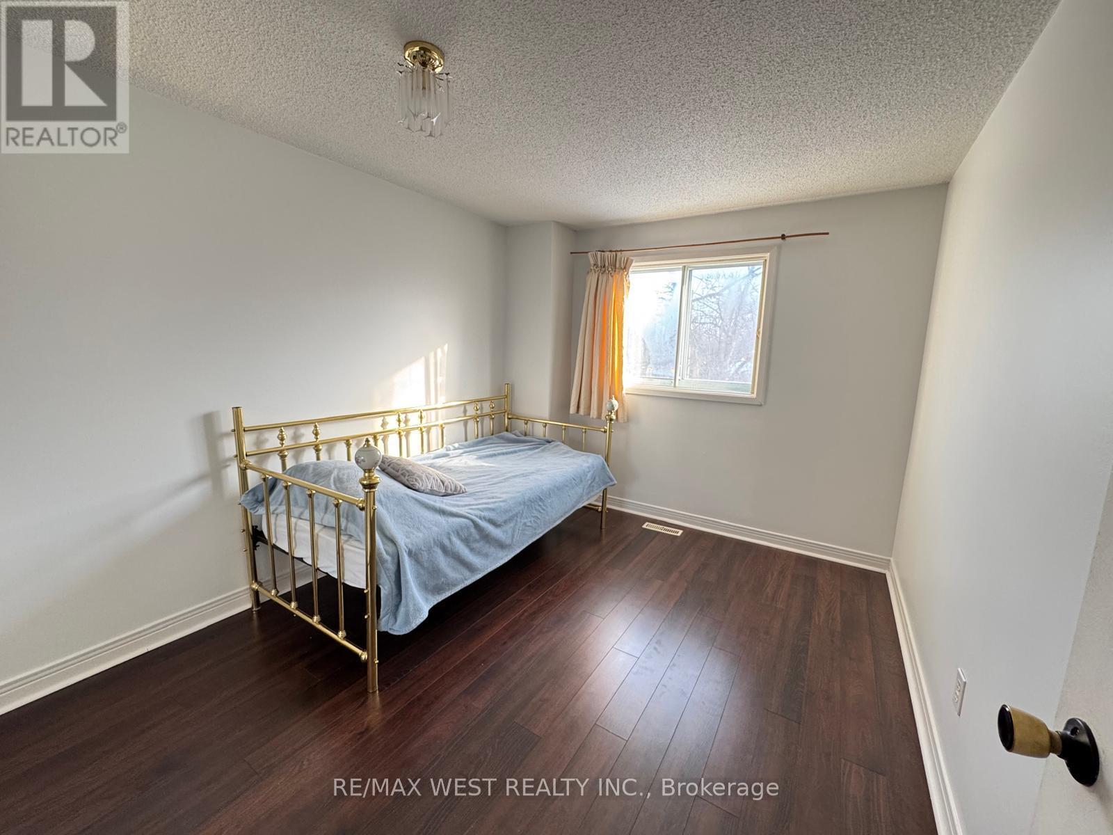 51 Michael Drive, Richmond Hill, ON - Indoor Photo Showing Bedroom