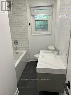 639 Pine Grove Avenue, Innisfil, ON - Indoor Photo Showing Bathroom