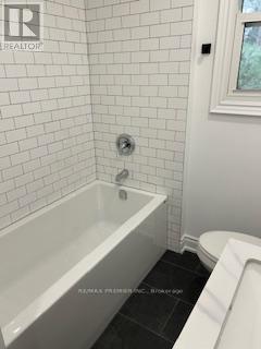 639 Pine Grove Avenue, Innisfil, ON - Indoor Photo Showing Bathroom