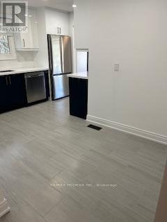 639 Pine Grove Avenue, Innisfil, ON - Indoor Photo Showing Kitchen