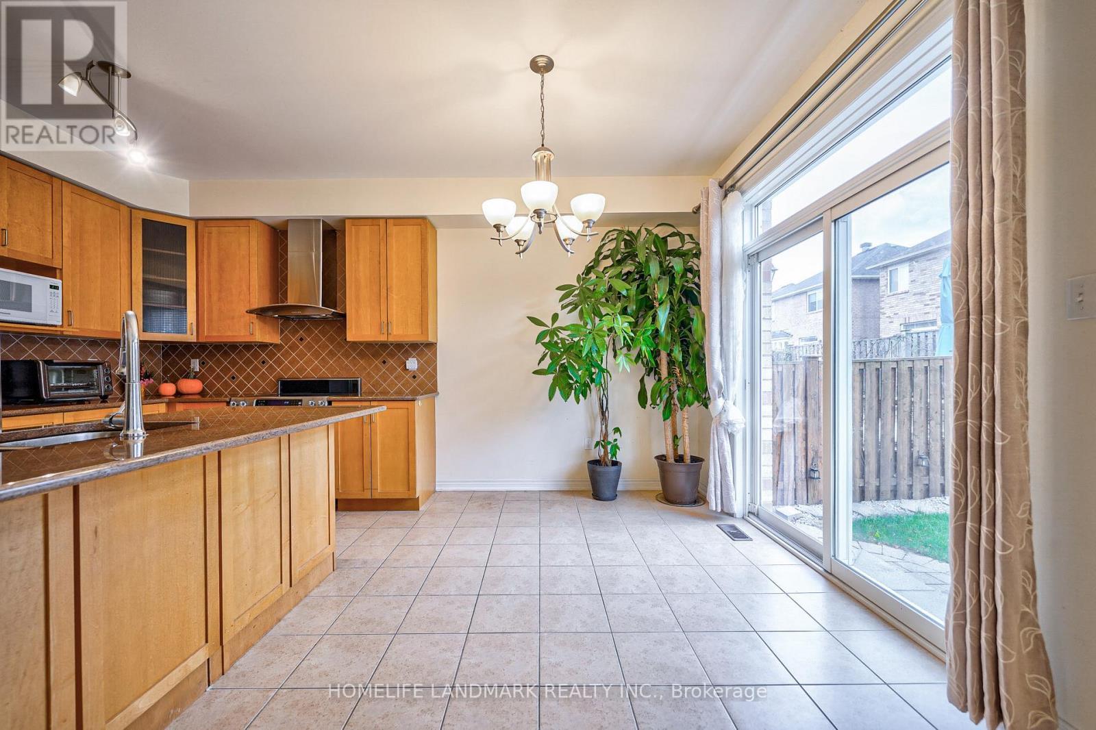 83 Hawksbury Road, Markham, ON - Indoor Photo Showing Kitchen