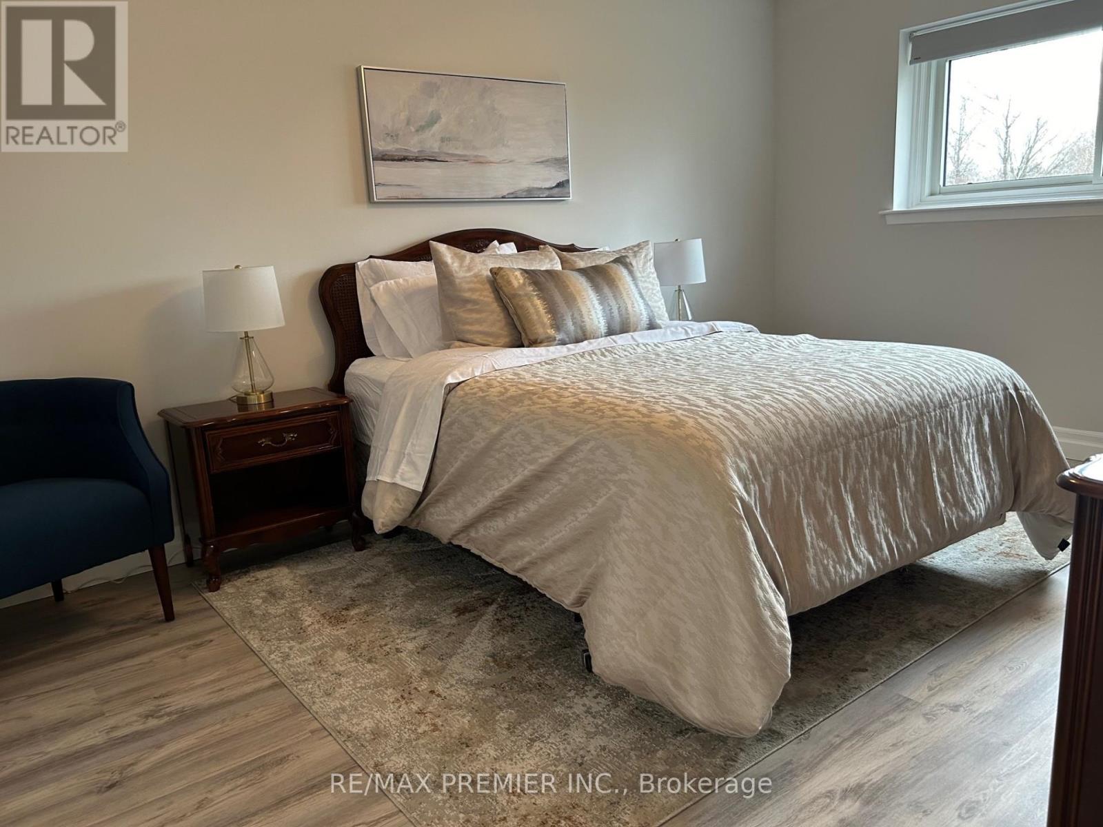 235 Louis Drive, Mississauga, ON - Indoor Photo Showing Bedroom