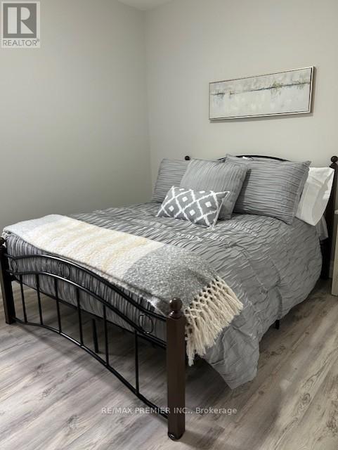 235 Louis Drive, Mississauga, ON - Indoor Photo Showing Bedroom